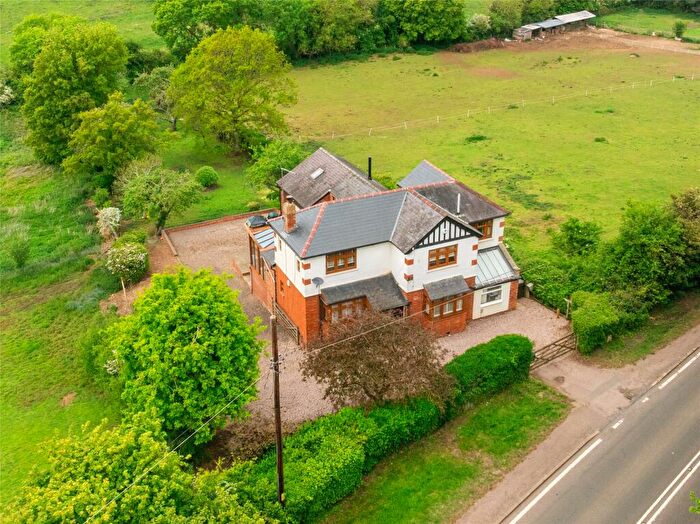 4 Bedroom Detached House For Sale In Northampton Road, Blisworth, Northamptonshire, NN7