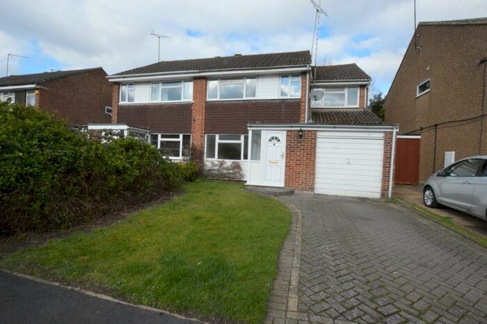 4 Bedroom Semi-Detached House To Rent In Albatross Gardens, South Croydon, CR2