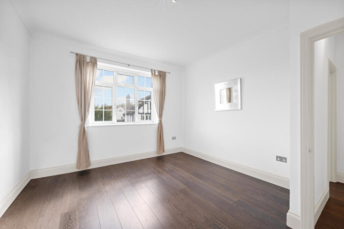 2 Bedroom Apartment For Sale In West Barnes Lane, New Malden, KT3