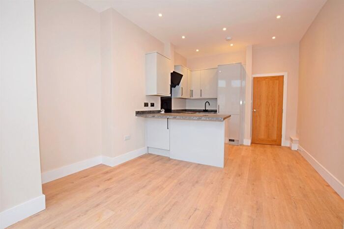 1 Bedroom Flat To Rent In Flat /Salisbury House, The Steyne, Bognor Regis, West Sussex, PO21