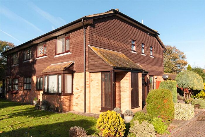 2 Bedroom Flat To Rent In Edenfield, Birchington, CT7