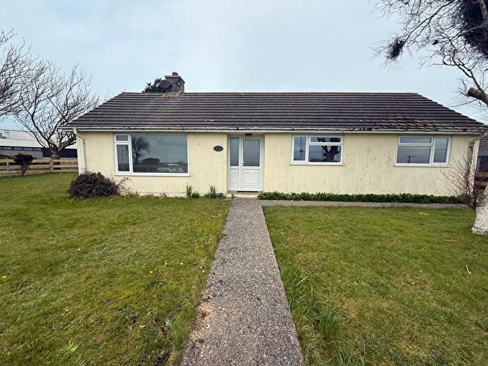 3 Bedroom Bungalow To Rent In Ty Croes, LL63