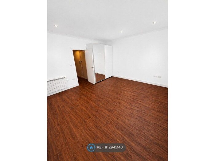 1 Bedroom Flat To Rent In Church Street, Enfield, EN2