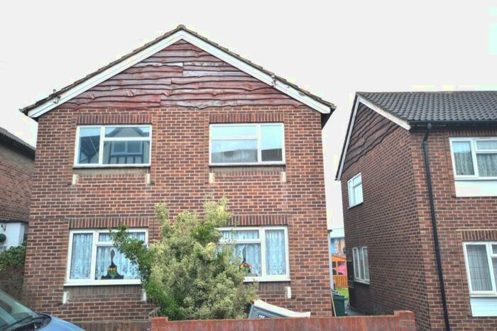 2 Bedroom Maisonette To Rent In Taunton Road, Northfleet, Gravesend, Kent, DA11