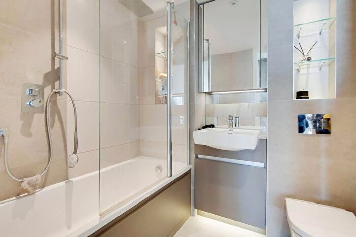 2 Bedroom Flat For Sale In Hampton Apartments, Woolwich Riverside, London, SE18