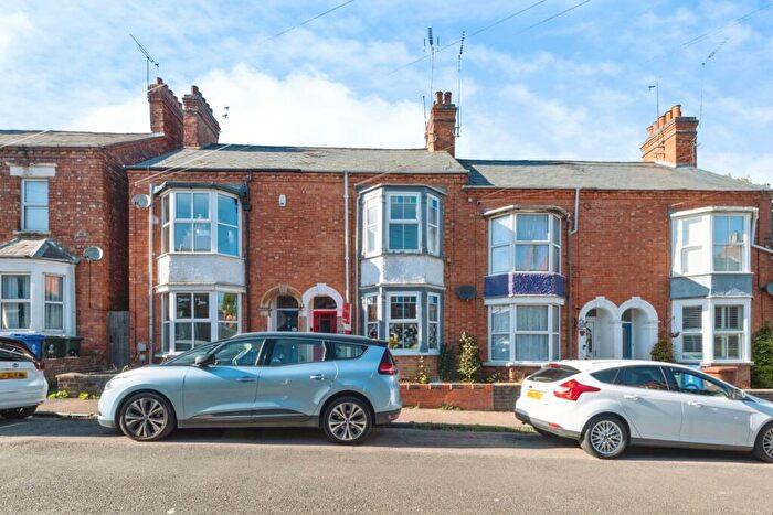 3 Bedroom Terraced House For Sale In Queens Road, Banbury, Oxfordshire, OX16