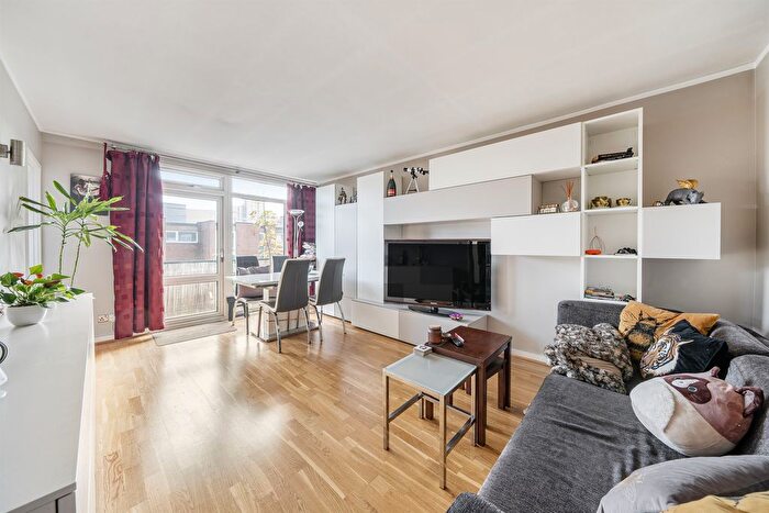 2 Bedroom Flat For Sale In Wincott Street, London, SE11