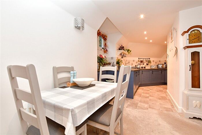 2 Bedroom Flat For Sale In Elizabeth Drive, Banstead, Surrey, SM7