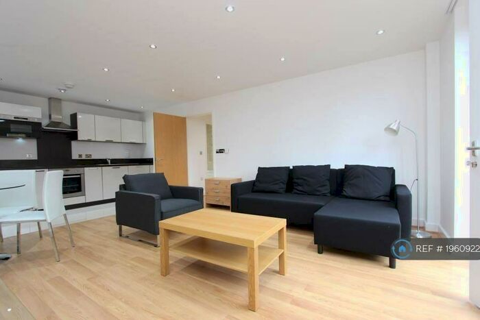 2 Bedroom Flat To Rent In Fairmont House, London, SE16