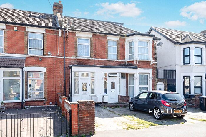 1 Bedroom Flat To Rent In Woodlands Road, Ilford, IG1