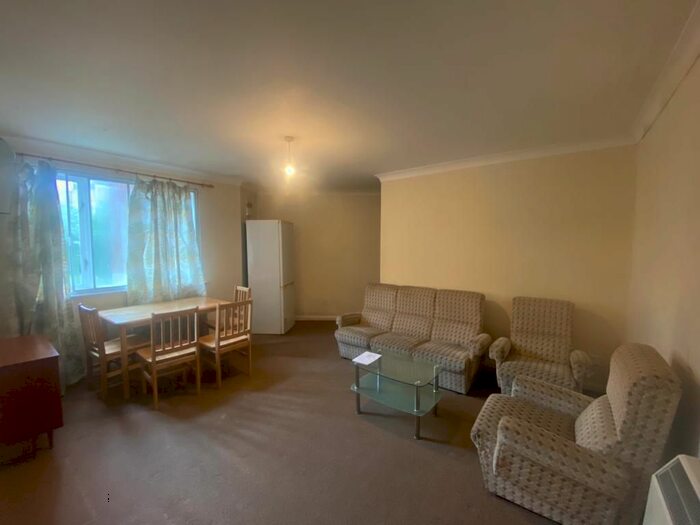 2 Bedroom Flat To Rent In Jersey Road, Hounslow, TW5