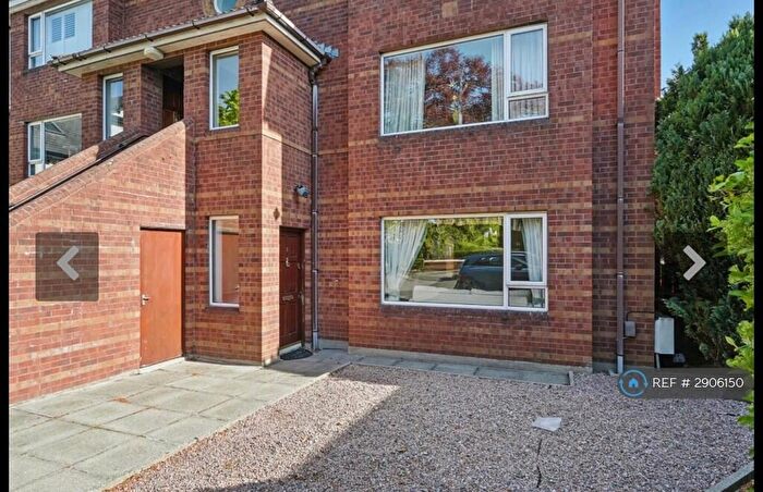 2 Bedroom Flat To Rent In Osborne Park, Belfast, BT9
