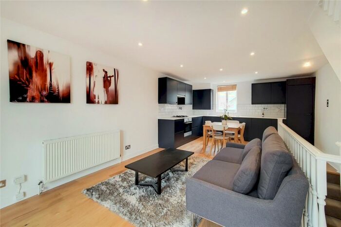 2 Bedroom Flat To Rent In Chalk Farm Road, London, NW1