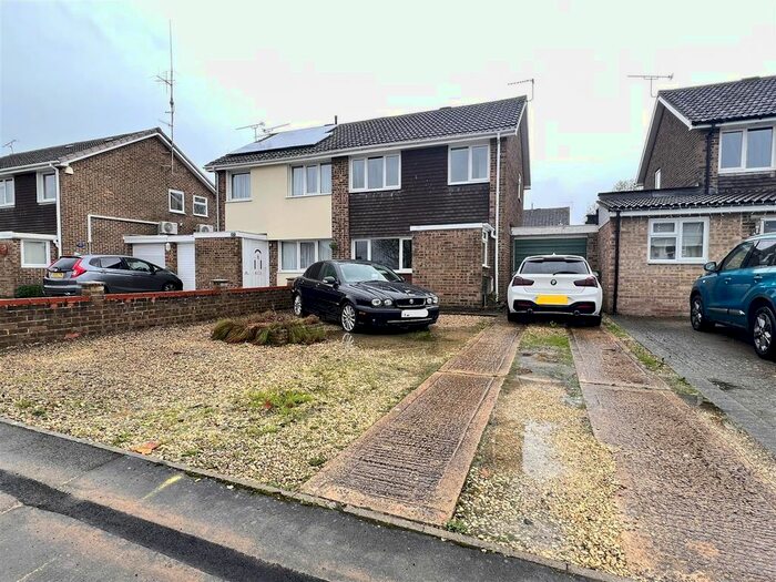 3 Bedroom Semi-Detached House To Rent In Thorne Road, Swindon, SN3