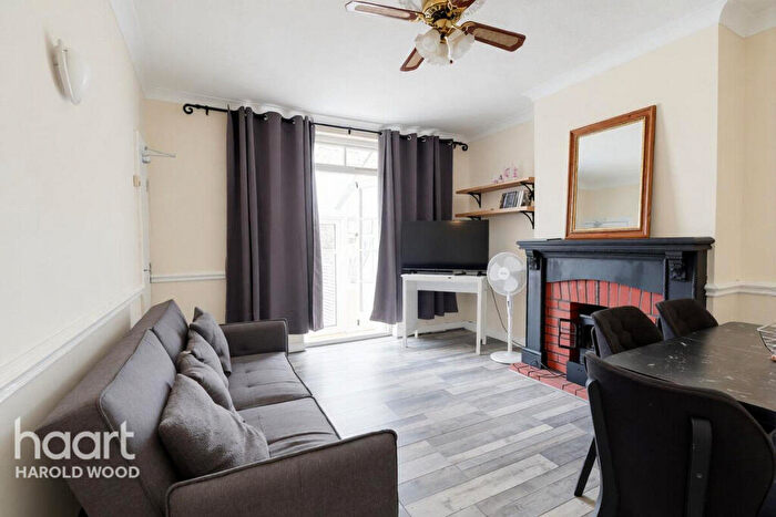 2 Bedroom Maisonette For Sale In Arundel Road, Harold Wood, RM3