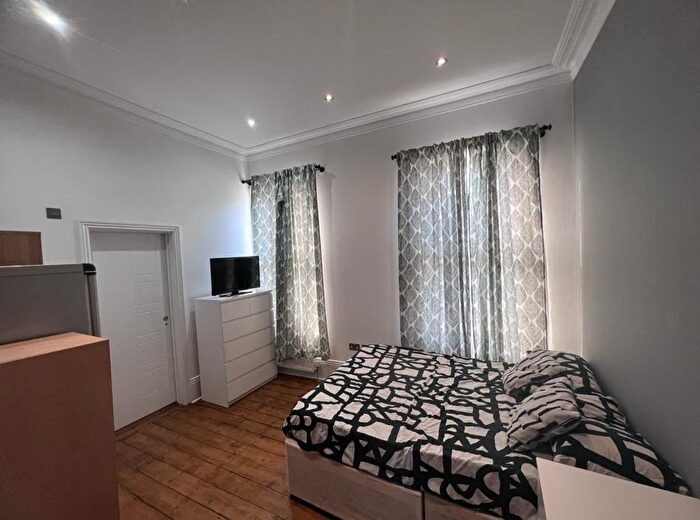 3 Bedroom Terraced House To Rent In Longley Road, London, SW17