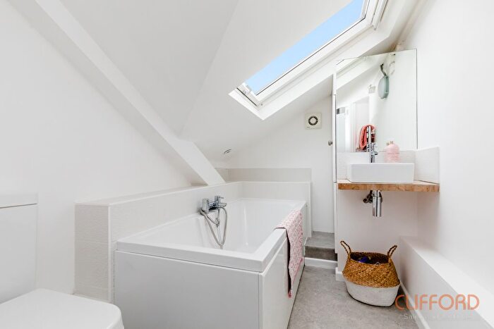 1 Bedroom Flat For Sale In Old Shoreham Road, Hove, BN3