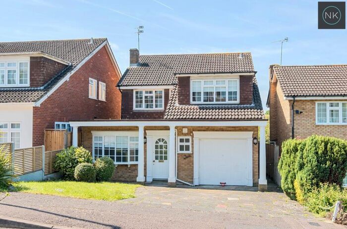 4 Bedroom Detached House To Rent In Great Oaks, Chigwell, Essex, IG7