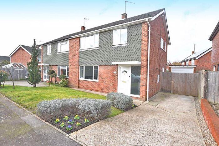 3 Bedroom Semi-Detached House For Sale In Mallings Drive, Maidstone, ME14