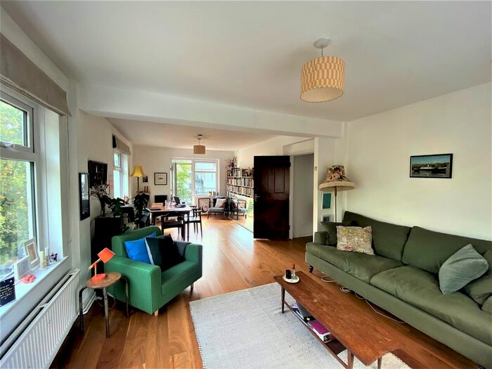 3 Bedroom Flat To Rent In Taymount Rise, Forest Hill, London, SE23