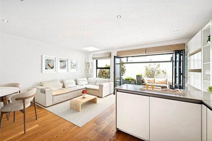 3 Bedroom Mews To Rent In Wendell Mews, London, W12