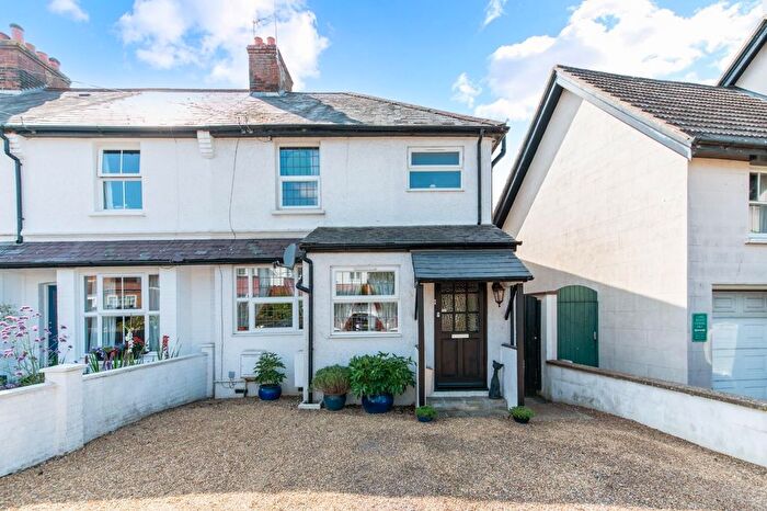 3 Bedroom End Of Terrace House For Sale In Smithy Lane, Tadworth, KT20