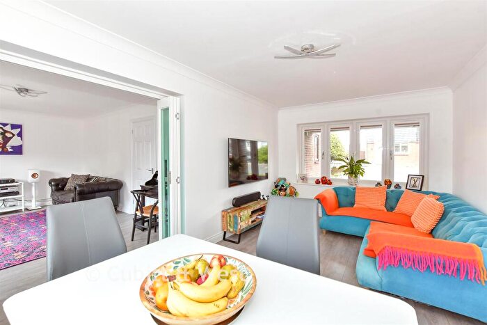 3 Bedroom Detached House For Sale In Waterside Drive, Chichester, West Sussex, PO19