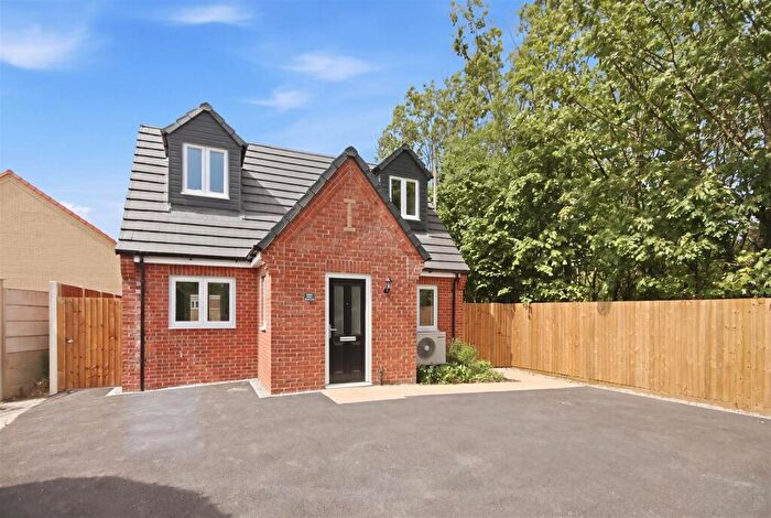 2 Bedroom Detached House For Sale In Chesterfield Road, Holmewood, S42