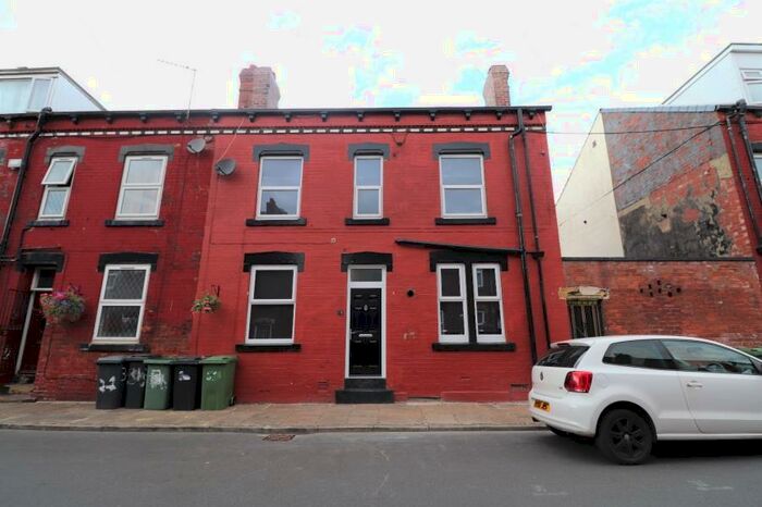 4 Bedroom Terraced House To Rent In Whingate Avenue, Armley, Leeds, LS12