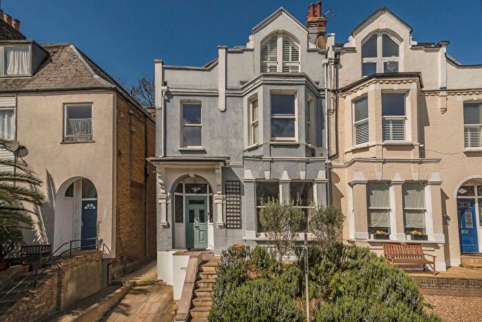 5 Bedroom Property For Sale In Woodside, Wimbledon, SW19