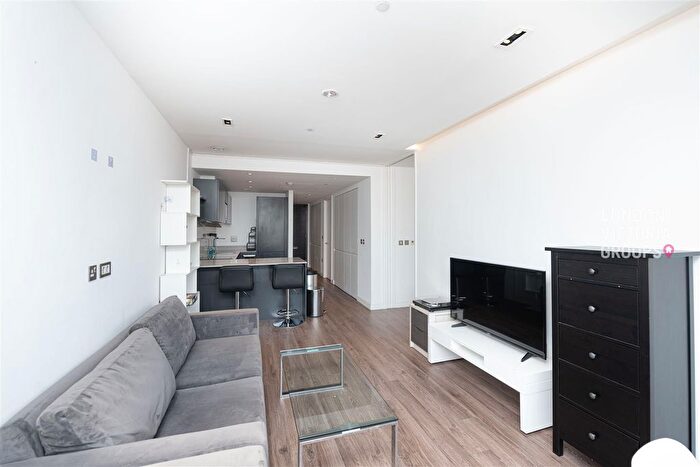 2 Bedroom Flat To Rent In Cashmere House, Leman Street, London, E1