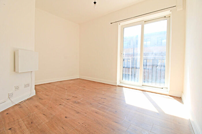 1 Bedroom Apartment To Rent In Waterson Street, E2
