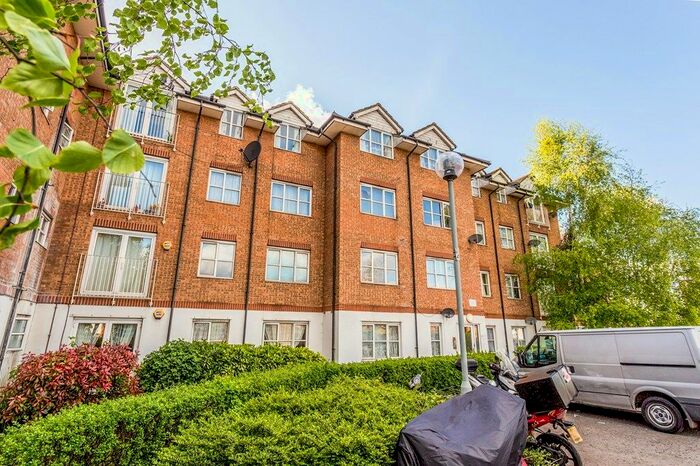 Studio To Rent In Lavender Place, Ilford IG1