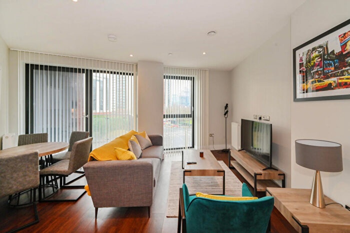 1 Bedroom Flat For Sale In Orchard Wharf, Canary Wharf, E14