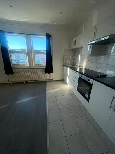 2 Bedroom Flat To Rent In A Hertford Road, London, N9