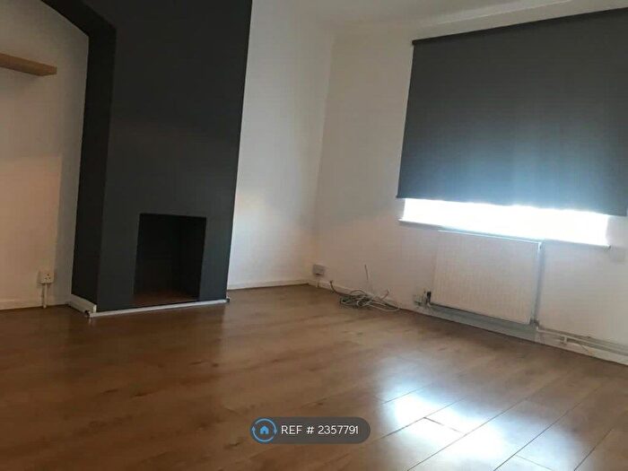 2 Bedroom End Of Terrace House To Rent In Dagenham, Dagenham, RM9