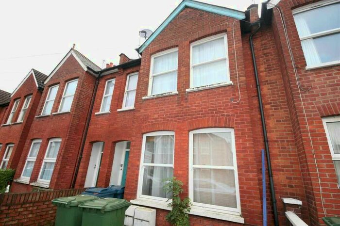 2 Bedroom Maisonette To Rent In Rosslyn Crescent, Harrow, HA1