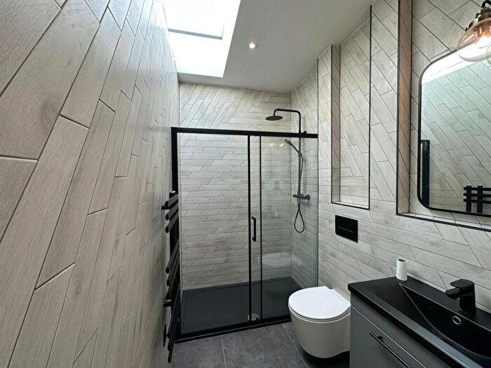 2 Bedroom Flat To Rent In Millers Terrace, Hackney, London, E8