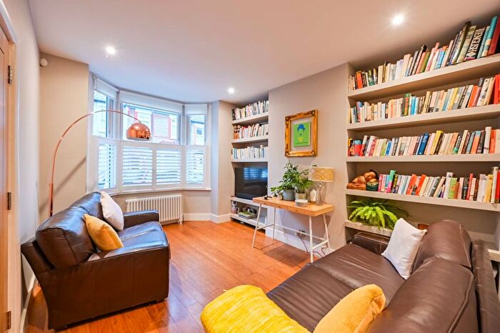 1 Bedroom Flat For Sale In Salisbury Road, Chingford, London, E4