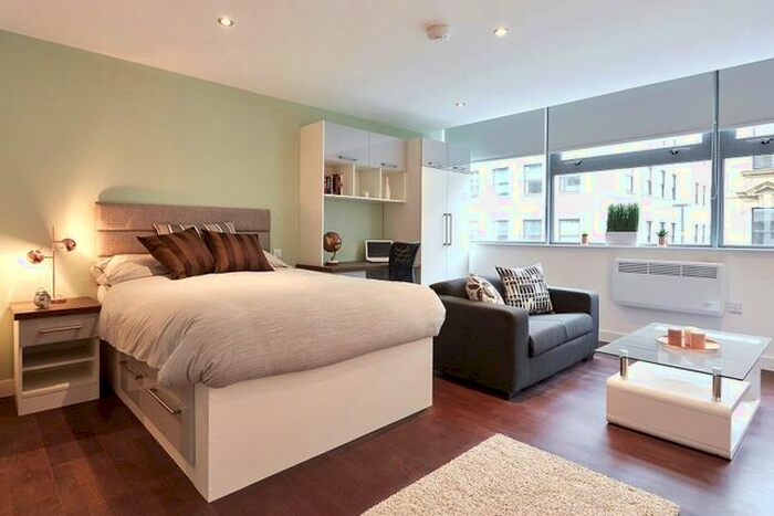 Studio To Rent In South Parade, Leeds, LS1