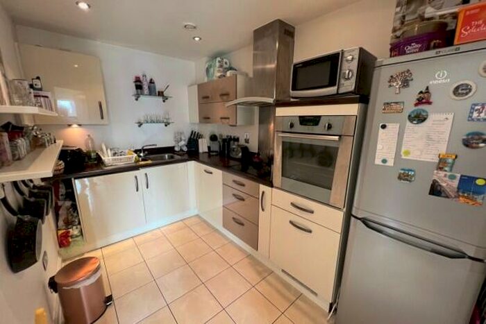 2 Bedroom Flat To Rent In Calais House Cardiff, CF10