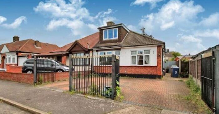 4 Bedroom Semi-Detached Bungalow For Sale In Waverley Gardens, North Stifford, Grays, Essex, RM16