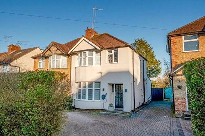 3 Bedroom Semi Detached House For Sale In Auckland Road, Potters Bar, EN6