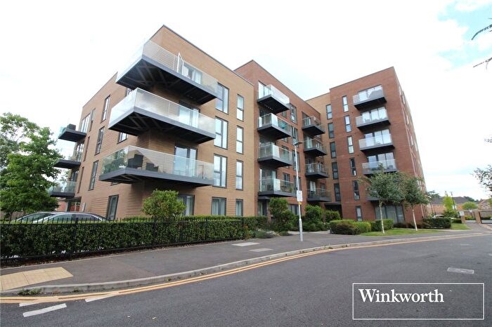 2 Bedroom Flat To Rent In Station Road, Borehamwood, Hertfordshire, WD6