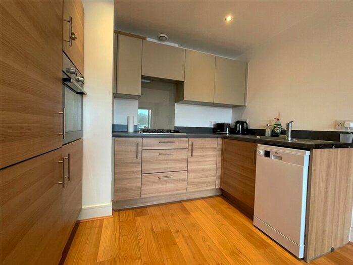 1 Bedroom Flat For Sale In Queensmead, Farnborough, Hampshire, GU14