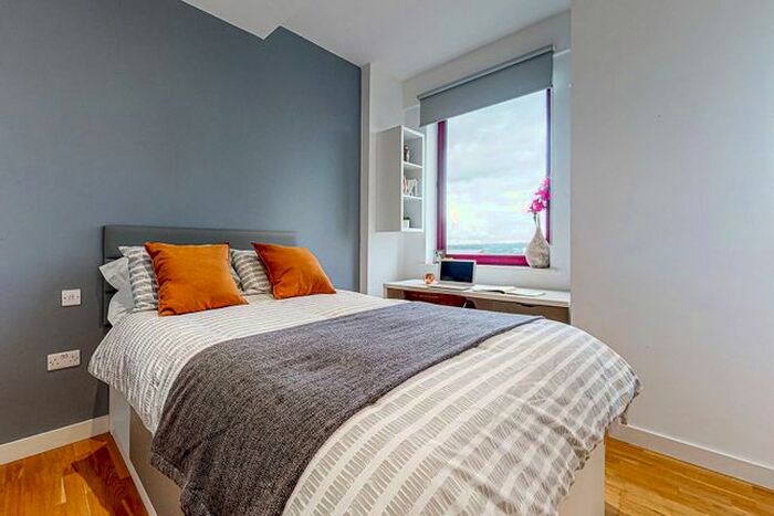 2 Bedroom Flat To Rent In Wade Lane, Leeds, LS2