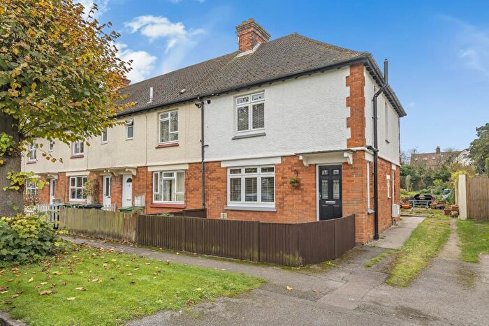 3 Bedroom End Of Terrace House For Sale In Newbury, Berkshire, RG14