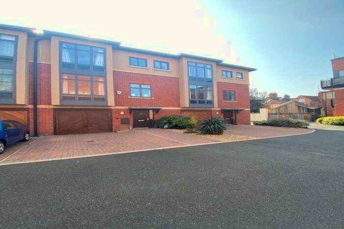 3 Bedroom Property To Rent In Surman Street, Worcester, WR1