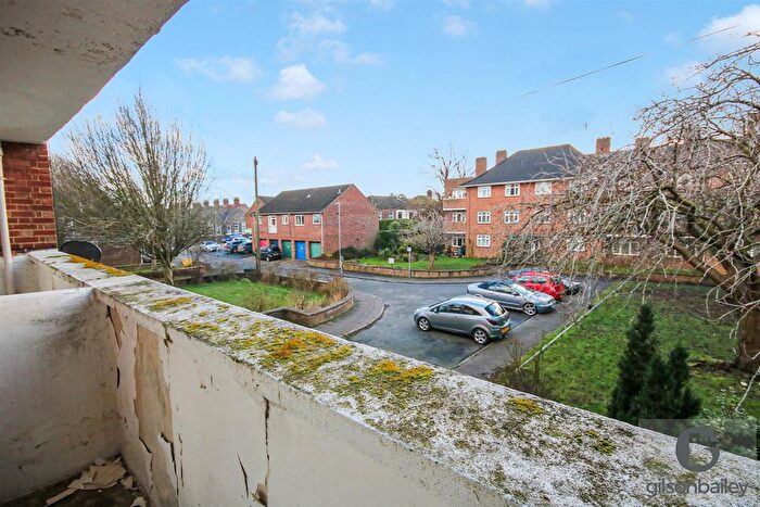 2 Bedroom Flat For Sale In Cherry Close, Norwich, NR1