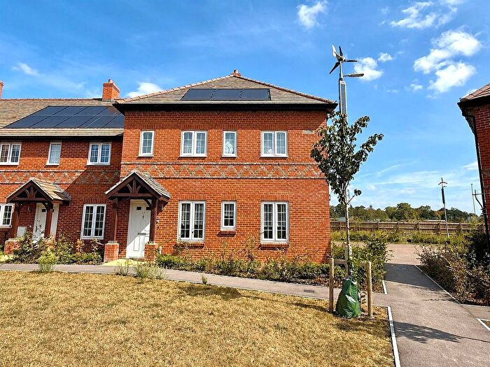 2 Bedroom Maisonette For Sale In Sickle Close, Botley, SO30